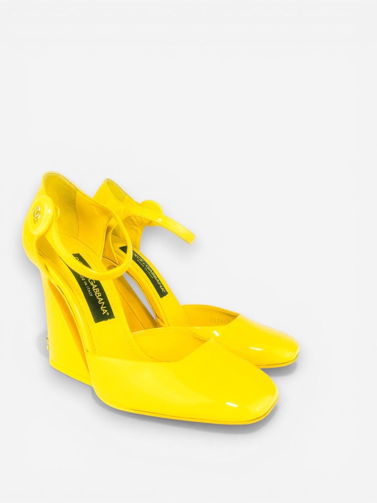 Dolce & Gabbana Dolce & Gabbana Yellow Patent Calfskin Wedge Pump DG Logo EU 38.5 US 8 NIB - Vestir