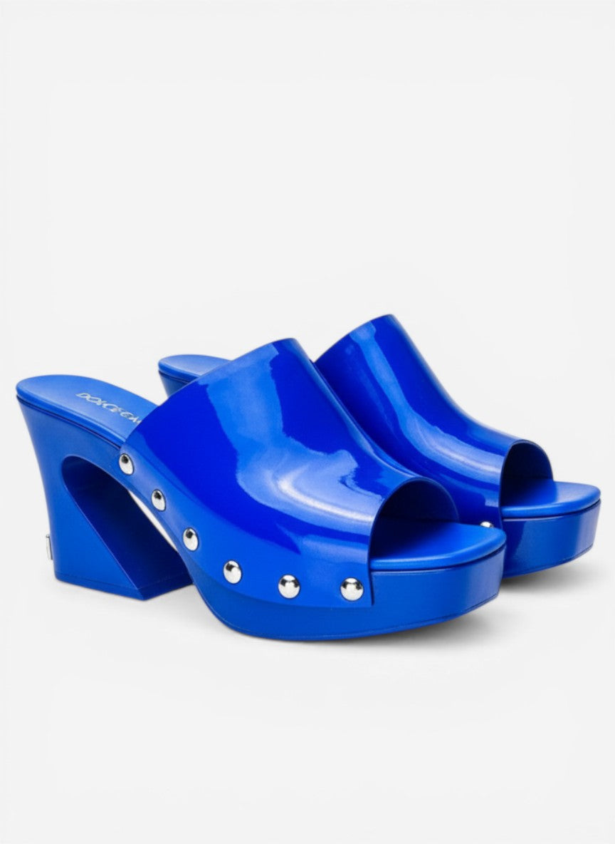 Vestir Dolce & Gabbana blue patent leather studded platform clog mules with open toe and chunky heel.