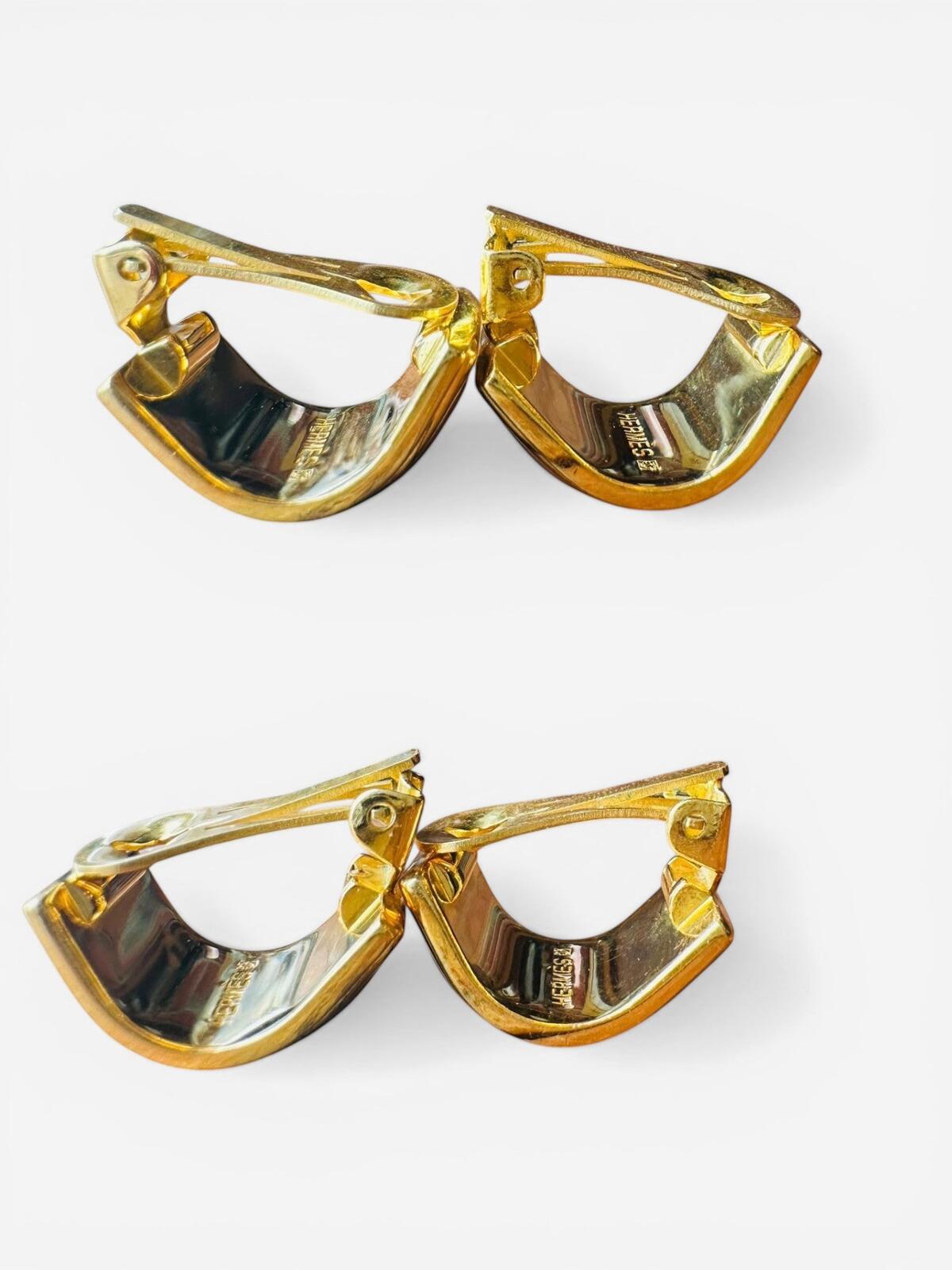 Hermès Vintage Gold Plated Enamel Bird Clip-On Earrings Green | Stamped