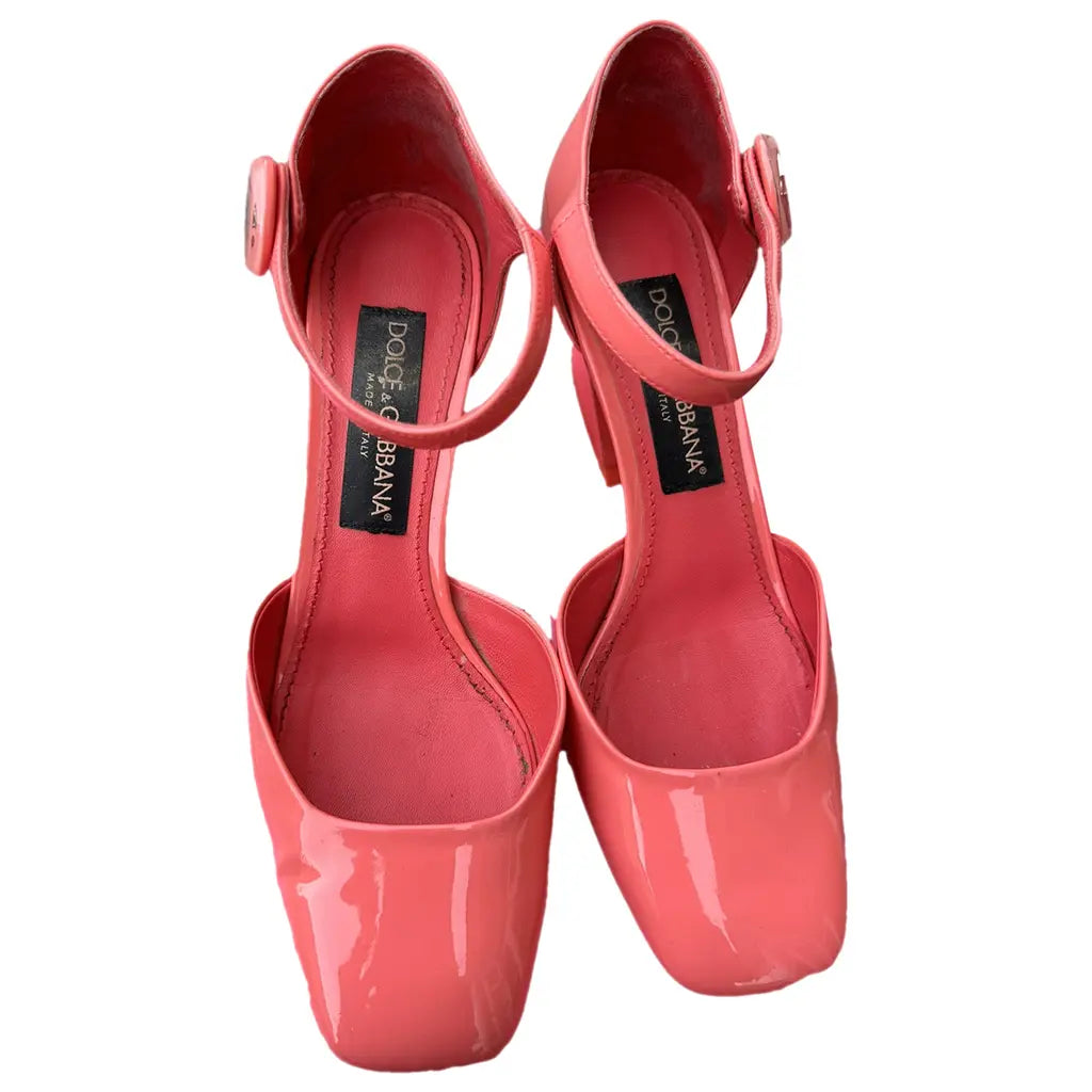 Patent leather Mary Jane pumps