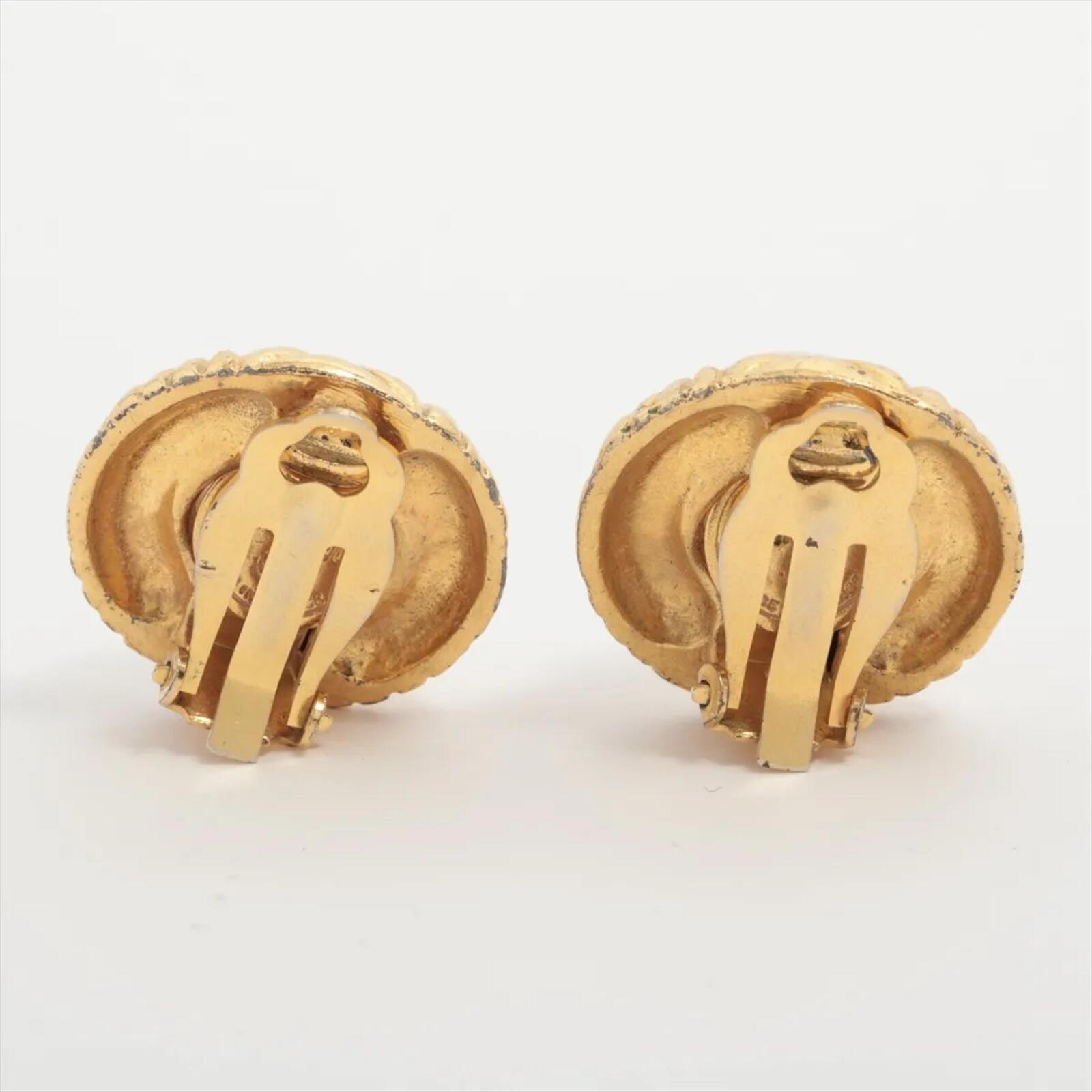 Chanel Vintage Gold Quilted Pearl Clip-On Earrings Made in France | Pre-Loved