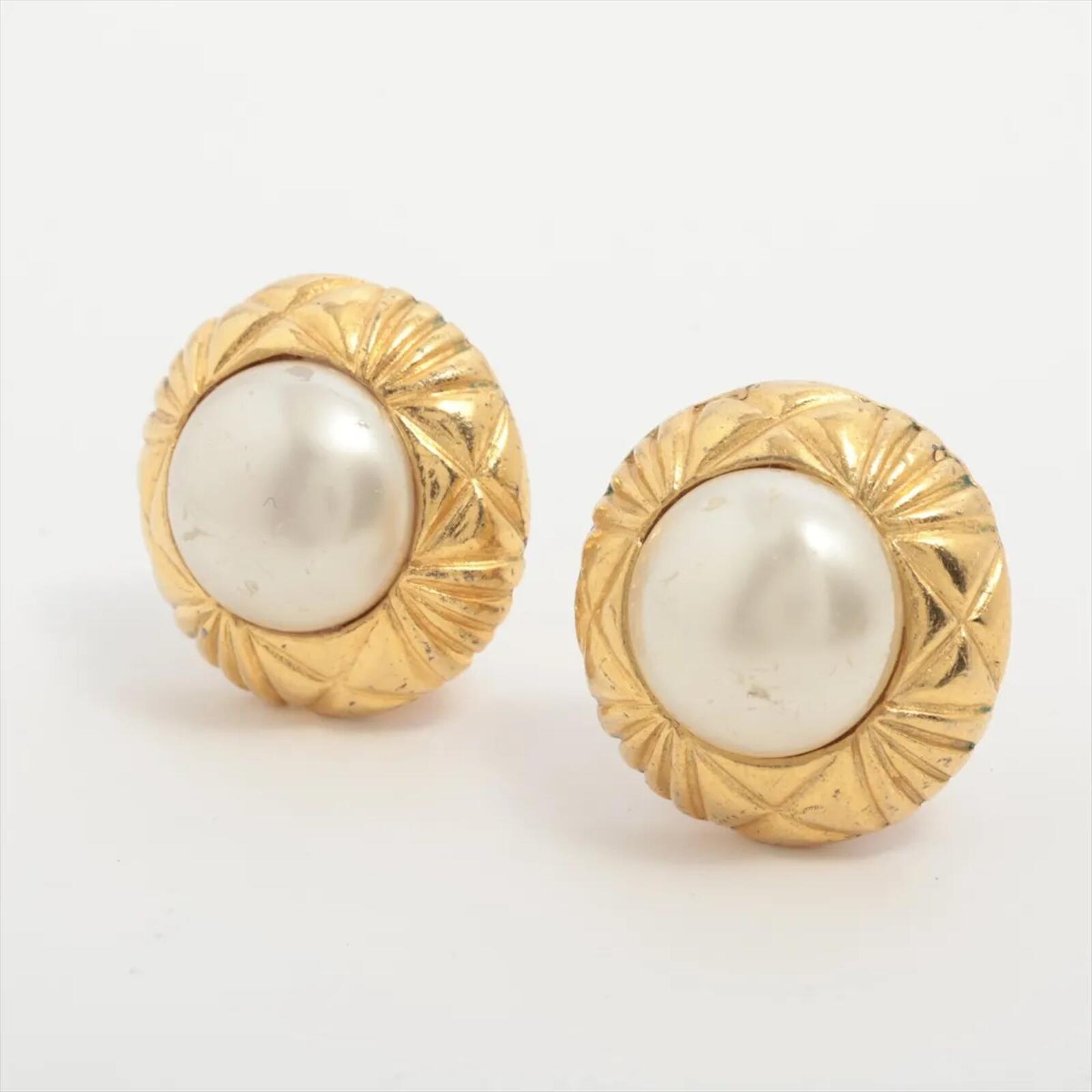 Chanel Vintage Gold Quilted Pearl Clip-On Earrings Made in France | Pre-Loved