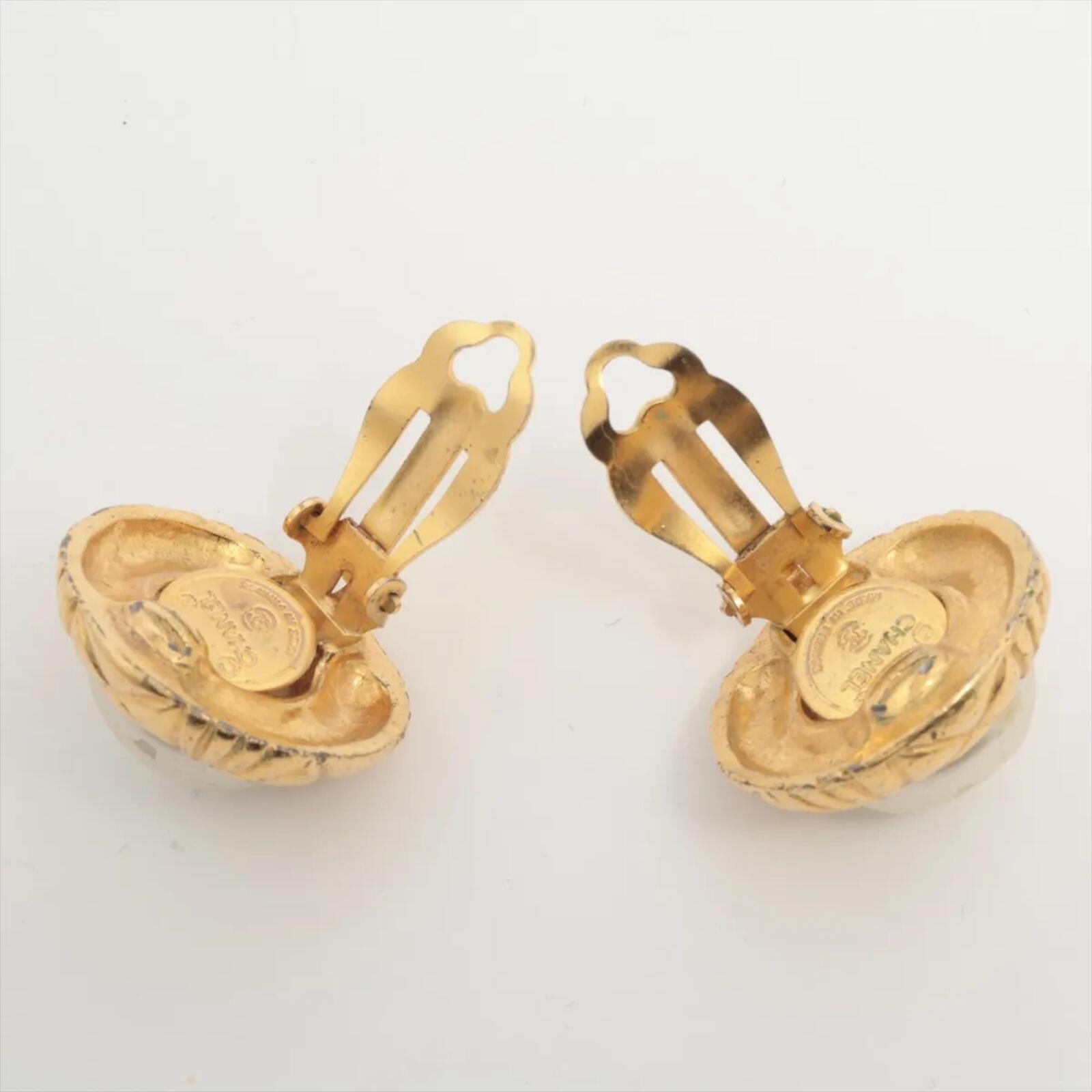 Chanel Vintage Gold Quilted Pearl Clip-On Earrings Made in France | Pre-Loved