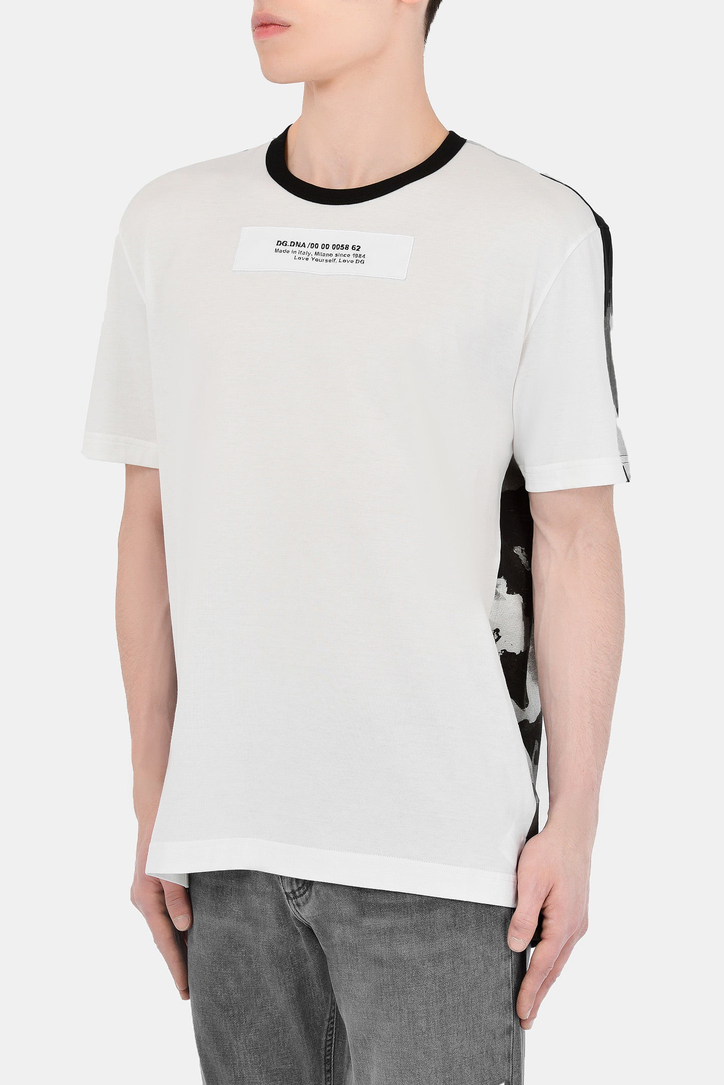 Dolce & Gabbana DG DNA Camouflage-Print Crewneck T-Shirt in white with chest patch detail - Vestir