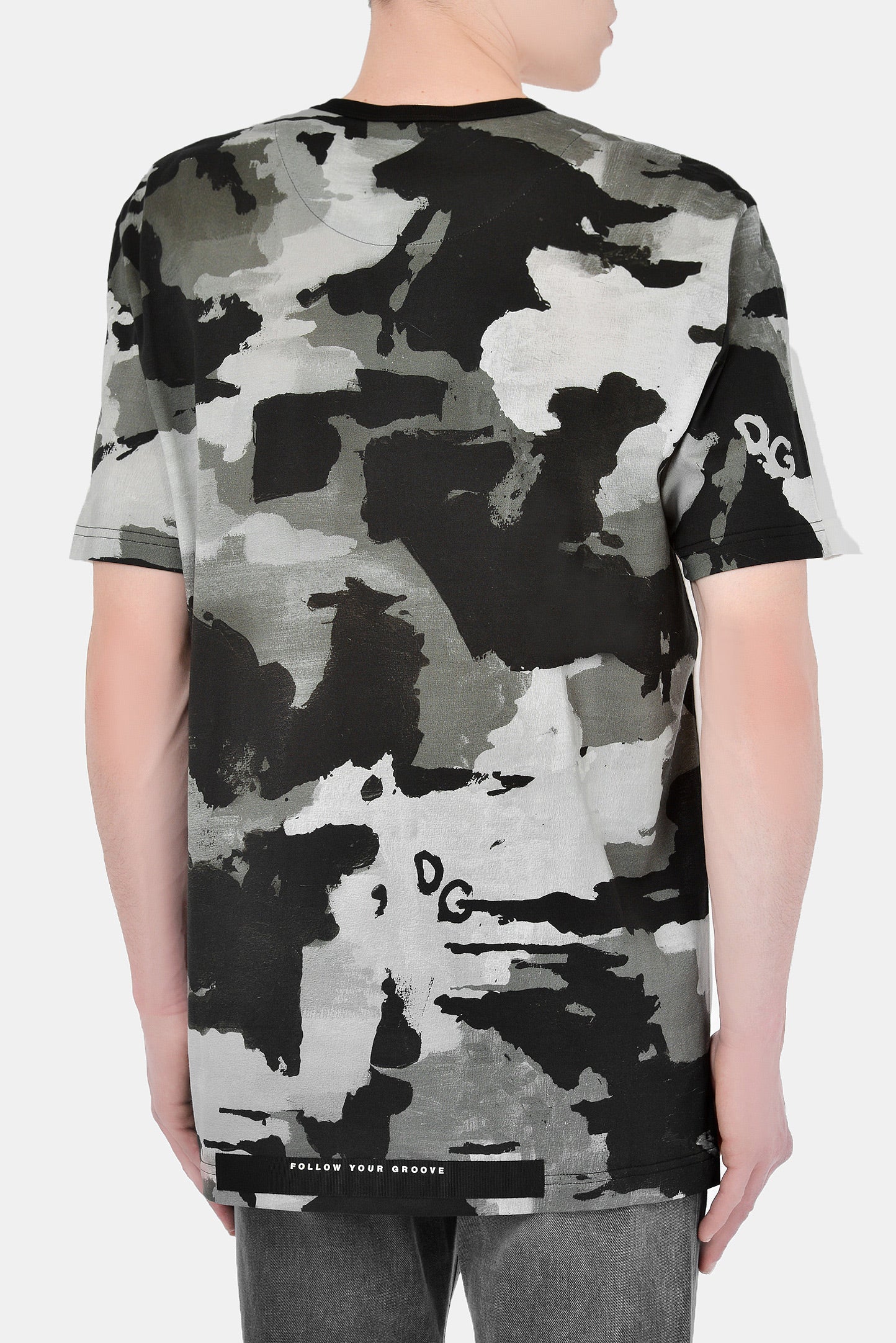 Dolce & Gabbana DG DNA Camouflage-Print Crewneck T-Shirt in white with chest patch detail - Vestir